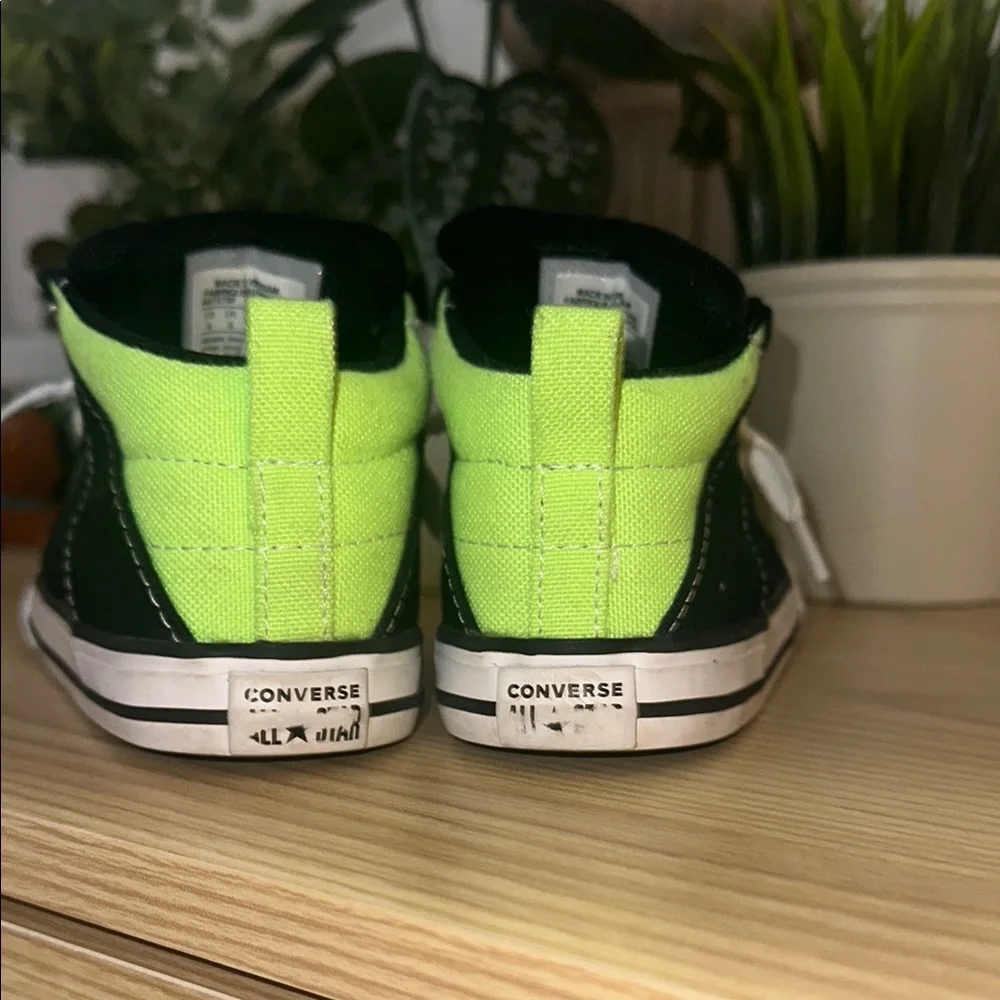 Converse Kids Black and Neon Green Sneakers - size 9 - excellent condition! - Picture 4 of 6